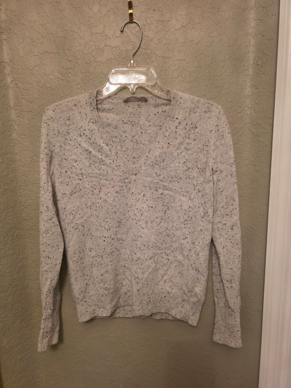 Everlane Gray Cashmere V Neck Sweater size XS